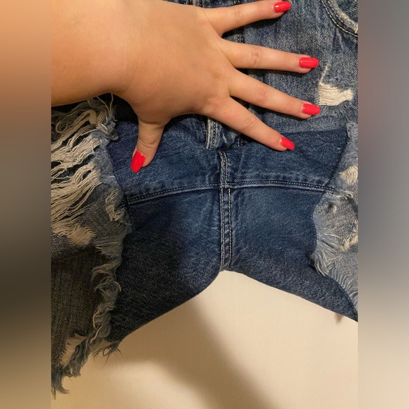 Good American cut off shorts - Picture 7 of 7